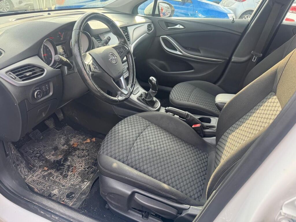 Opel Astra 2019 Valkoinen