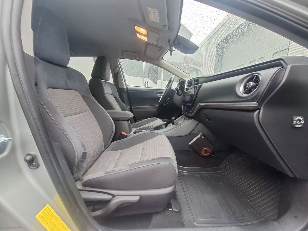 Toyota Auris 2018 Harmaa