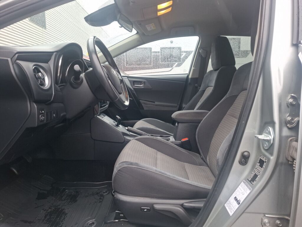 Toyota Auris 2018 Harmaa