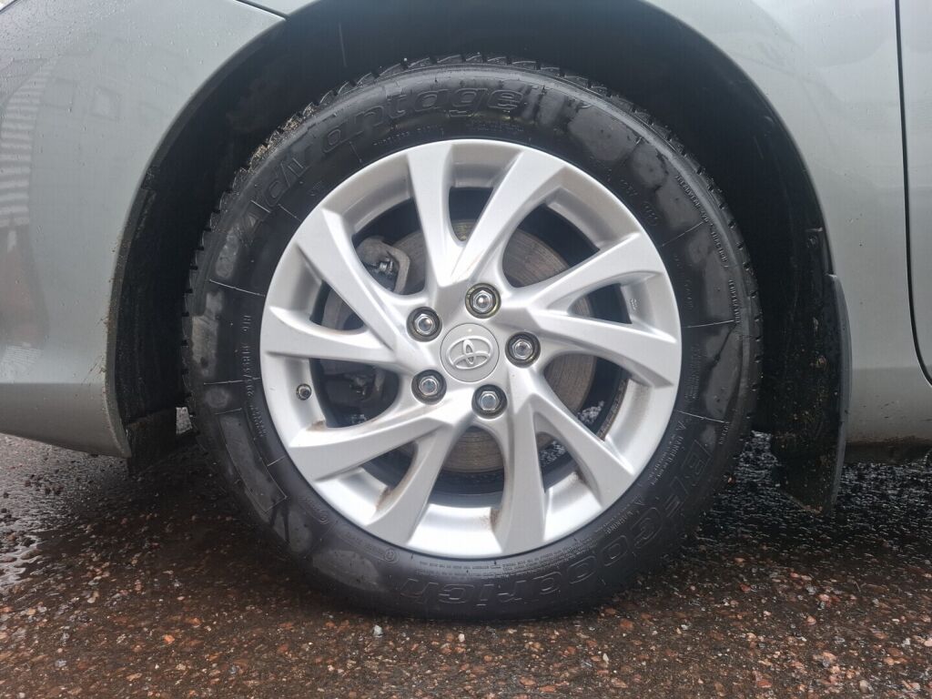 Toyota Auris 2018 Harmaa