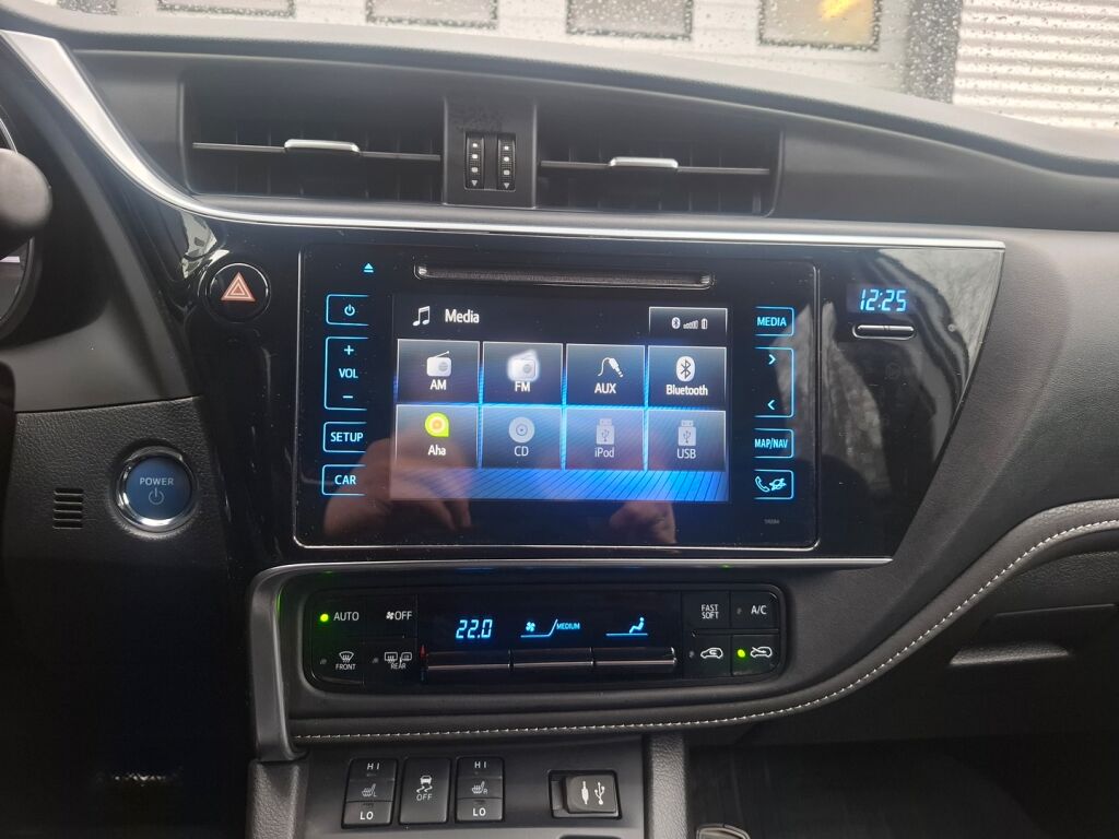 Toyota Auris 2018 Harmaa