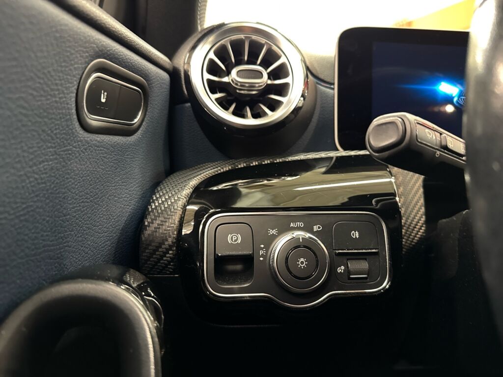 Mercedes-Benz A 2018 Valkoinen