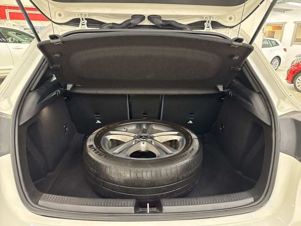 Mercedes-Benz A 2018 Valkoinen