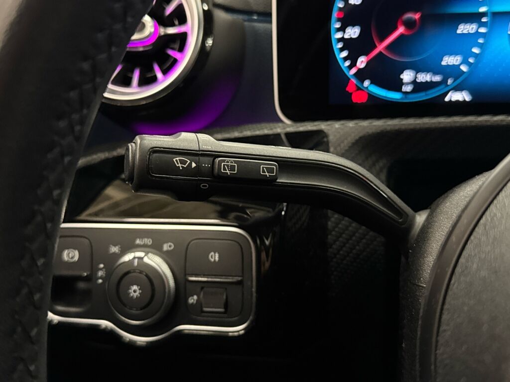 Mercedes-Benz A 2018 Valkoinen