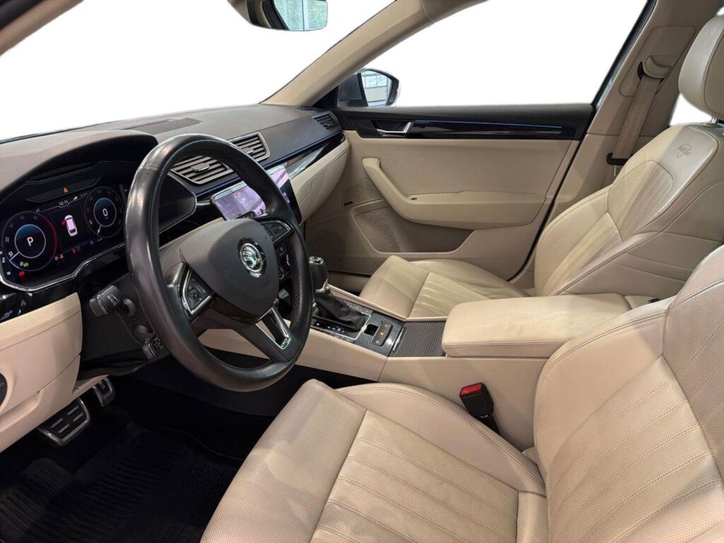 Skoda Superb 2019 Harmaa
