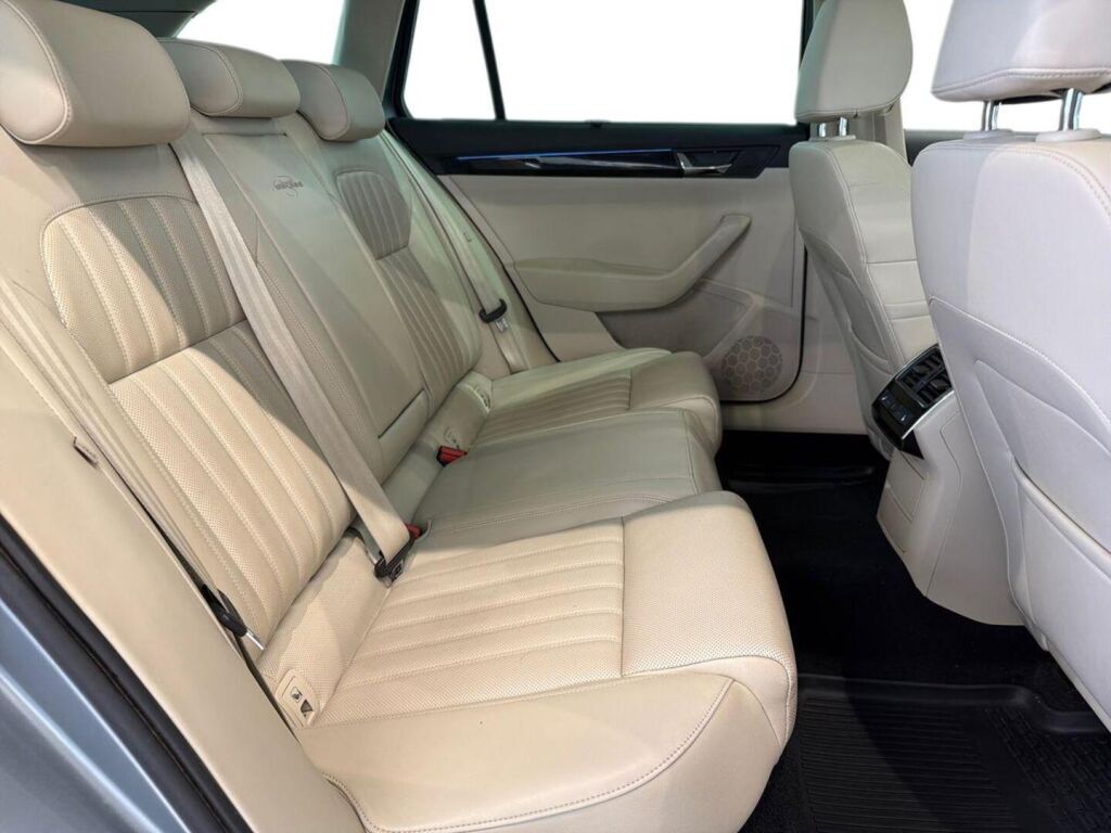 Skoda Superb 2019 Harmaa