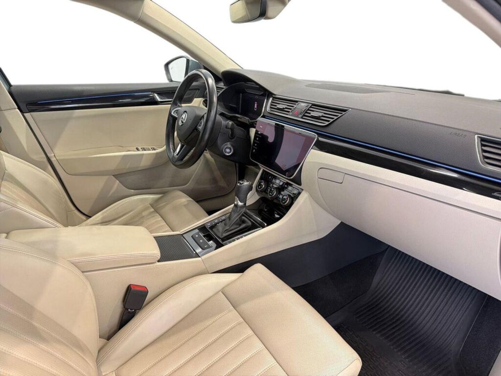 Skoda Superb 2019 Harmaa