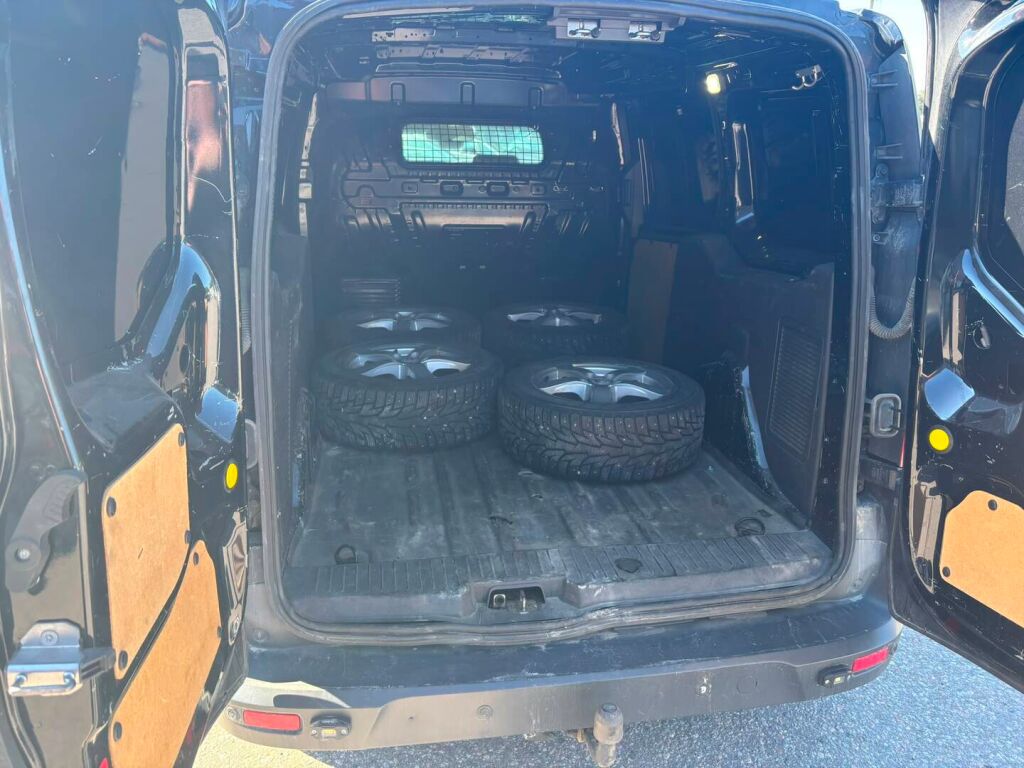 Ford Transit Connect 2015 Musta