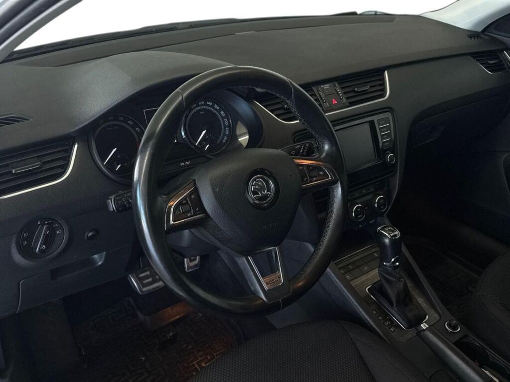 Skoda Octavia 2016 Valkoinen
