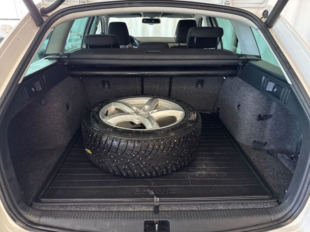Skoda Octavia 2016 Valkoinen