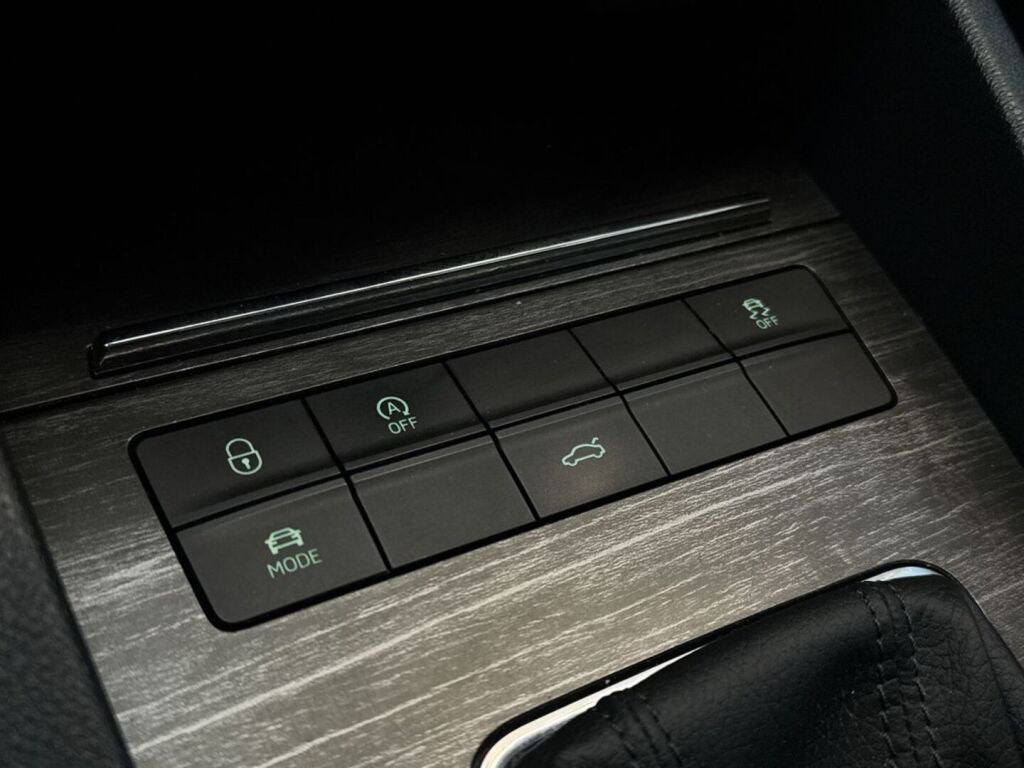 Skoda Octavia 2016 Valkoinen