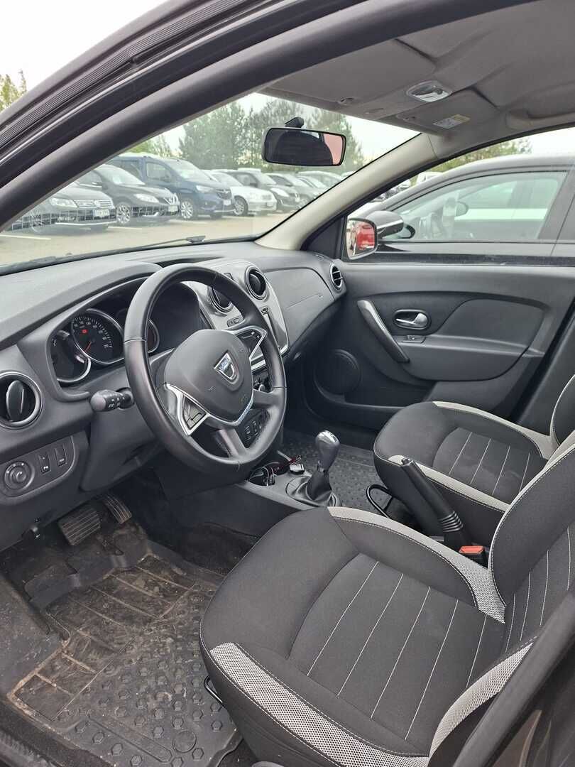 Dacia Sandero 2018 Musta
