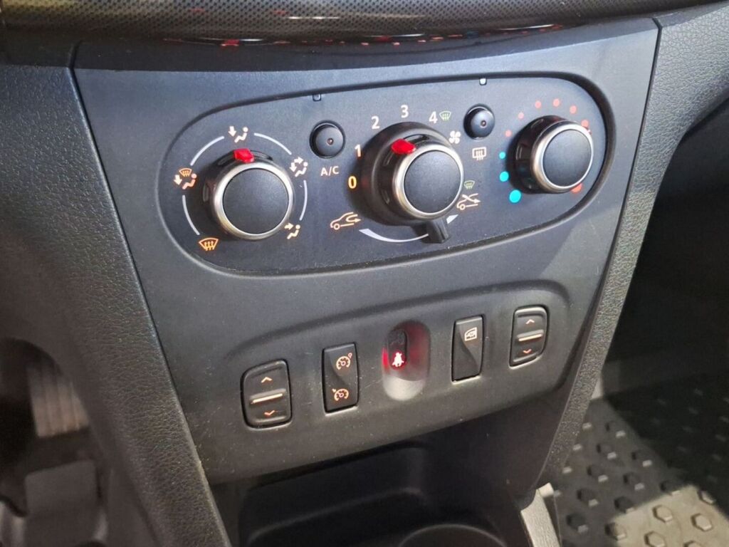 Dacia Sandero 2018 Musta