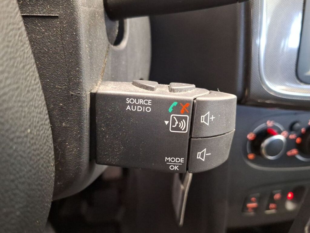 Dacia Sandero 2018 Musta