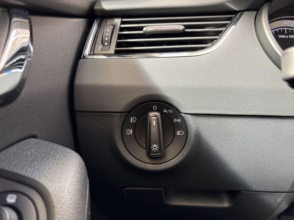 Skoda Octavia 2019 Harmaa