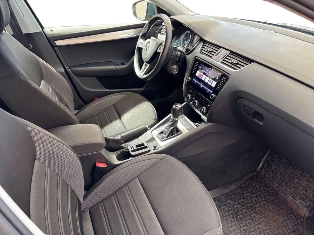 Skoda Octavia 2019 Harmaa