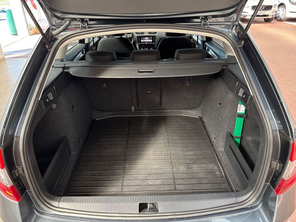 Skoda Octavia 2019 Harmaa