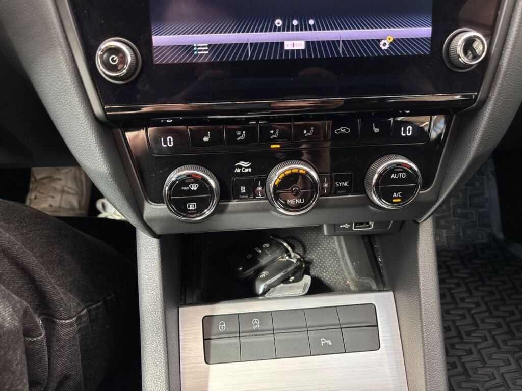 Skoda Octavia 2019 Harmaa
