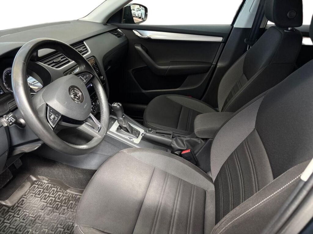 Skoda Octavia 2019 Harmaa
