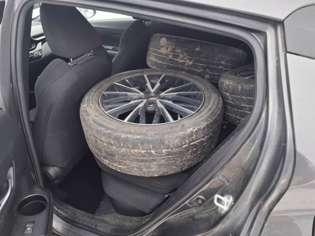 Toyota C-HR 2018 Harmaa