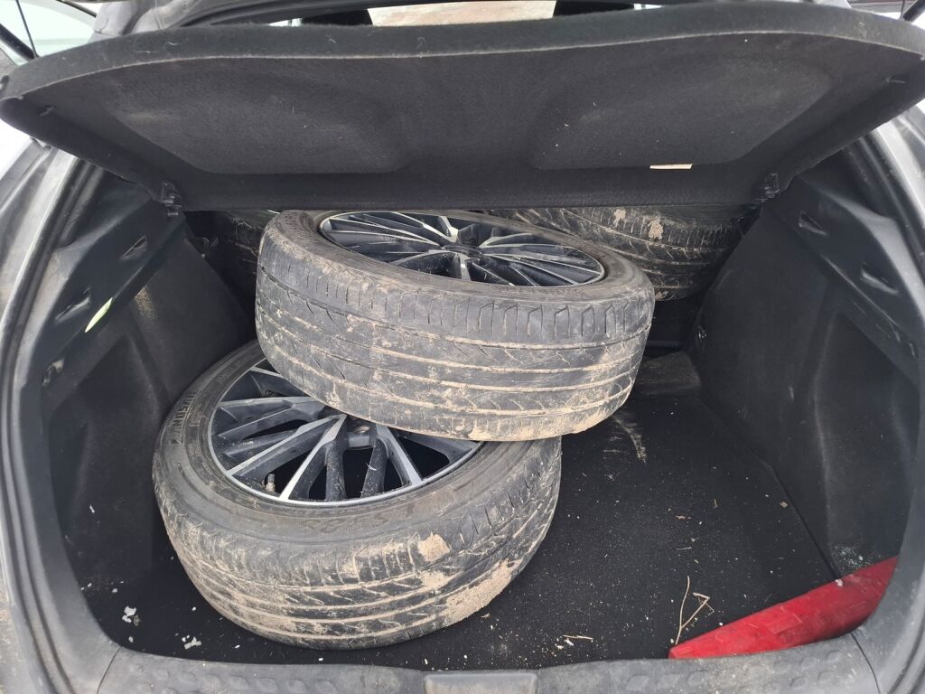 Toyota C-HR 2018 Harmaa