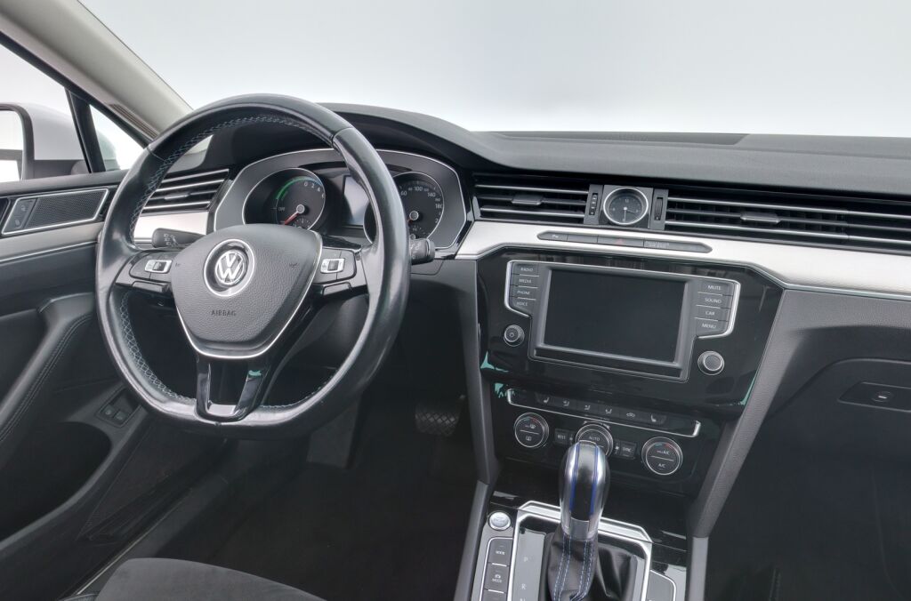 Volkswagen Passat 2017 Valkoinen