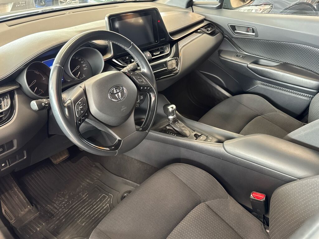 Toyota C-HR 2018 Harmaa