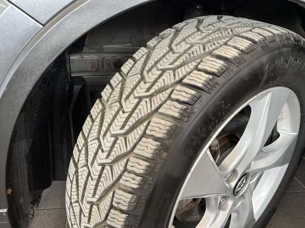 Toyota C-HR 2018 Harmaa