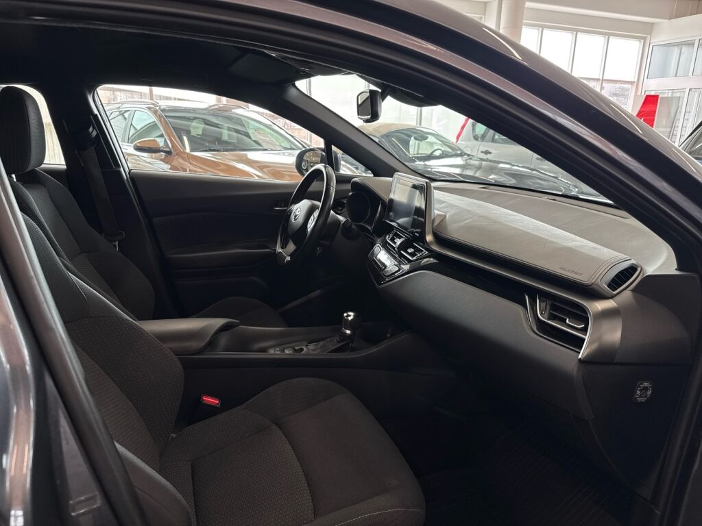 Toyota C-HR 2018 Harmaa