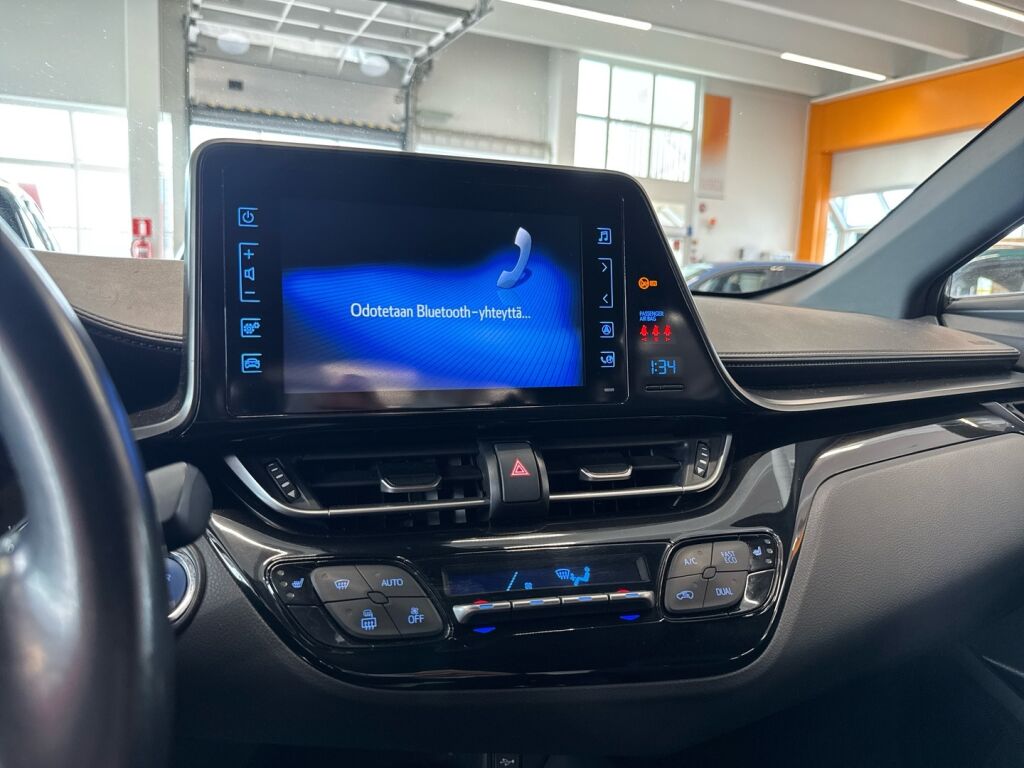 Toyota C-HR 2018 Harmaa