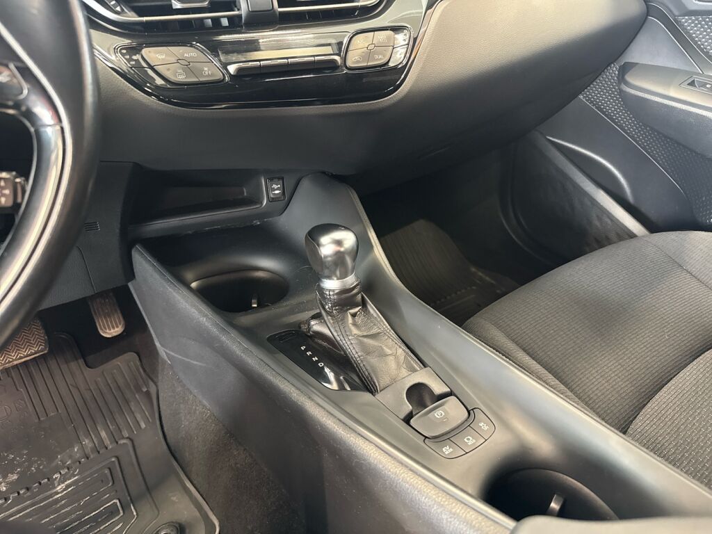 Toyota C-HR 2018 Harmaa