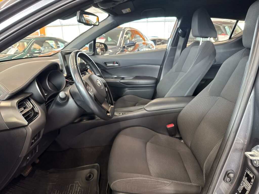 Toyota C-HR 2018 Harmaa