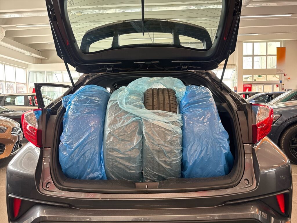 Toyota C-HR 2018 Harmaa