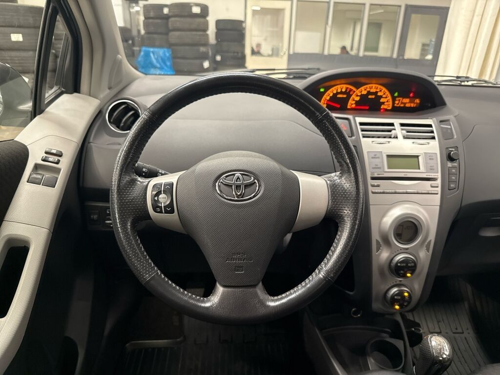Toyota Yaris 2007 Musta