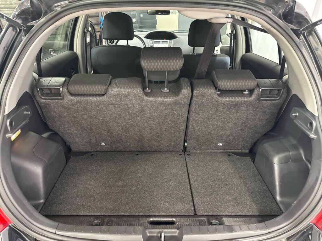 Toyota Yaris 2007 Musta