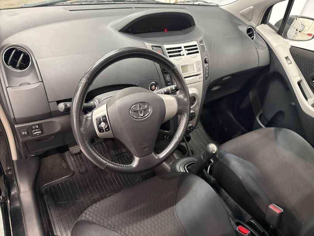 Toyota Yaris 2007 Musta