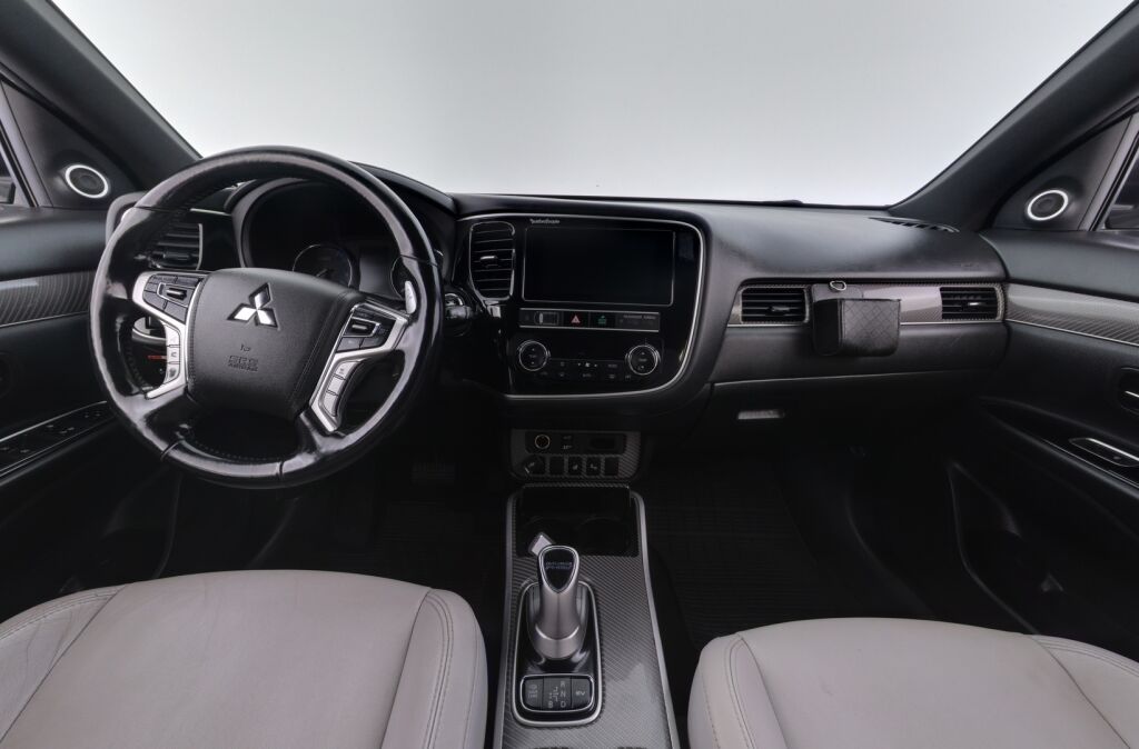 Mitsubishi Outlander PHEV 2019 Musta