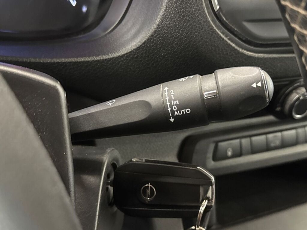 Opel Vivaro 2019 Valkoinen