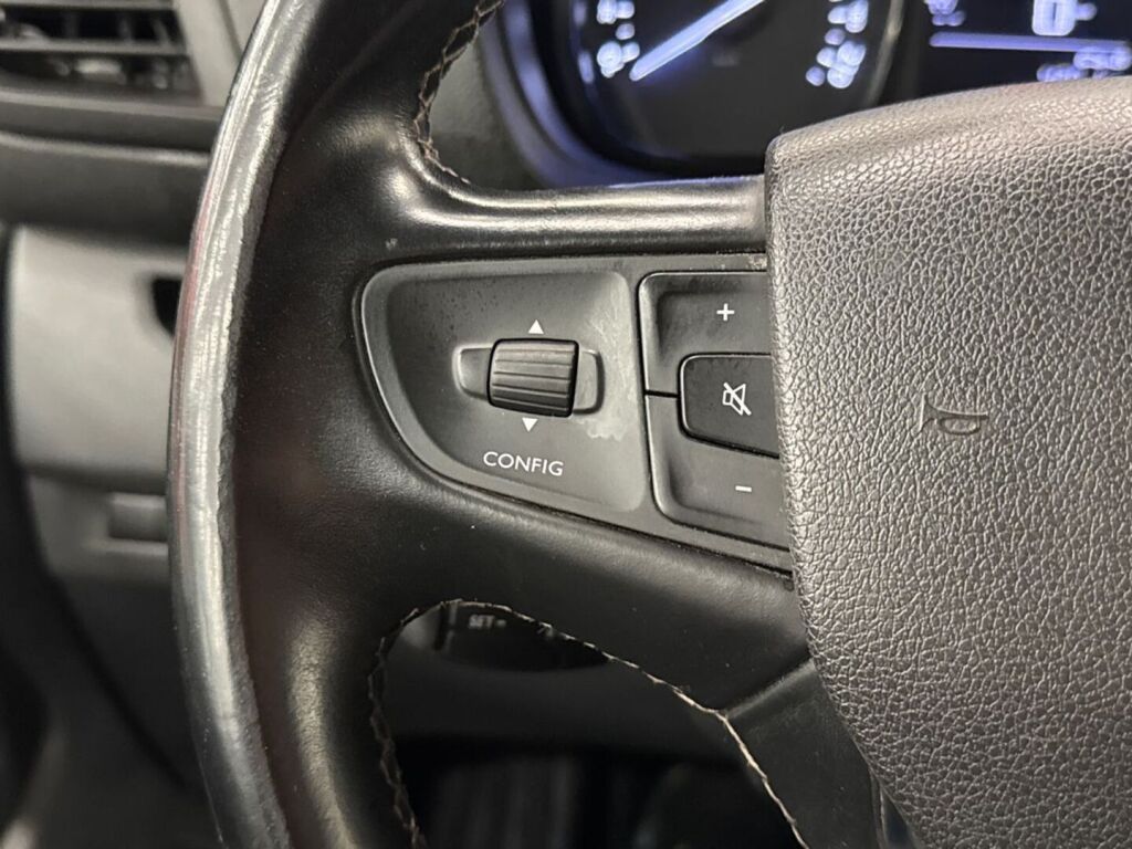 Opel Vivaro 2019 Valkoinen