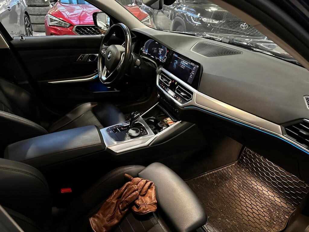 BMW 330 2020 Sininen