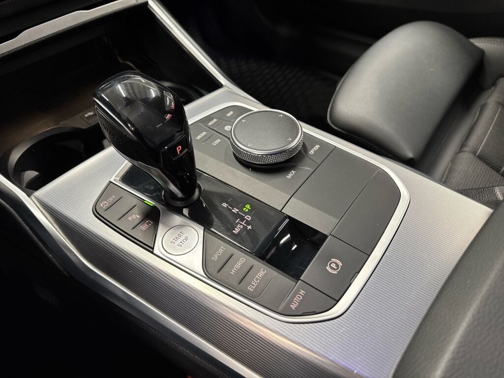 BMW 330 2020 Sininen