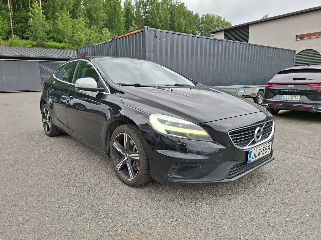 Volvo V40 2016 Musta