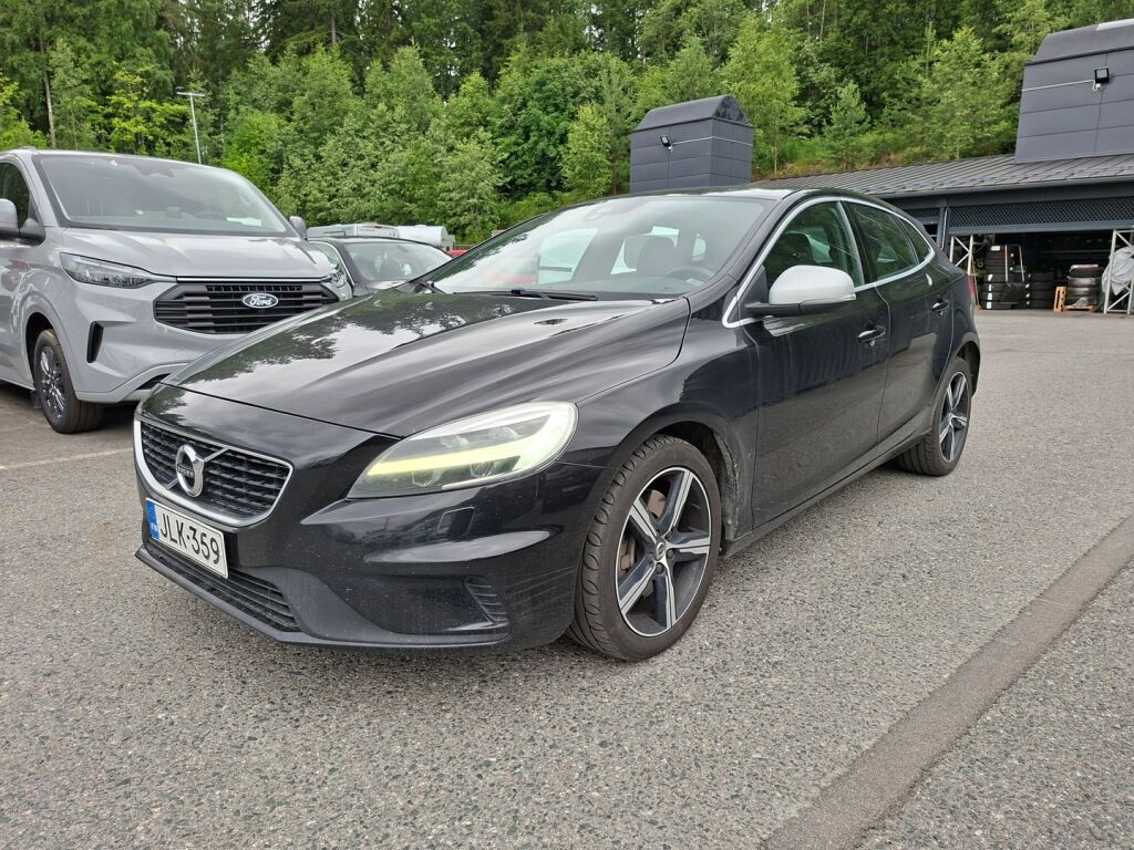 Volvo V40 2016 Musta