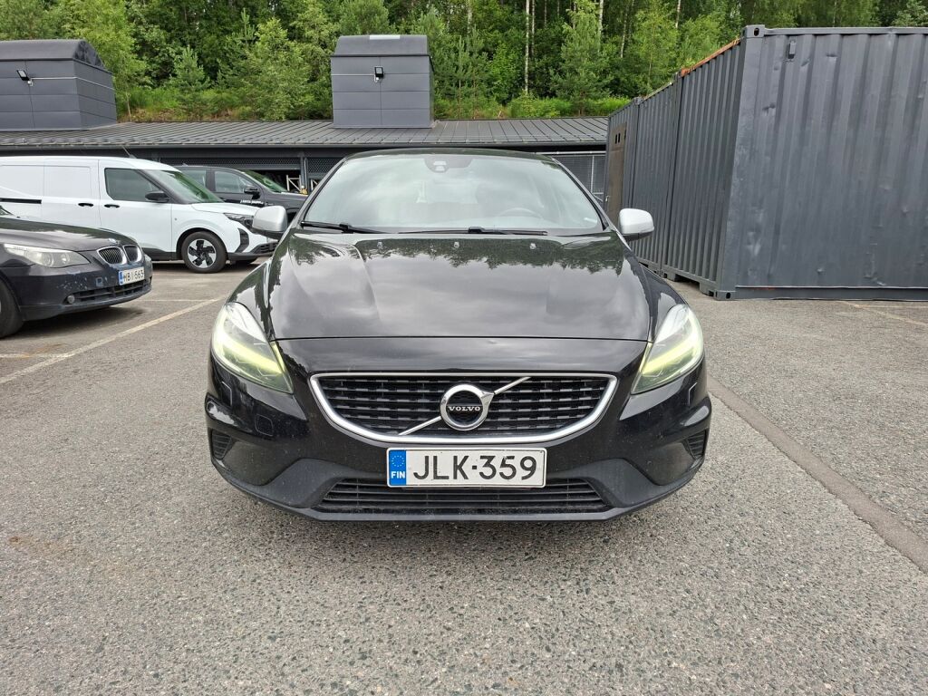 Volvo V40 2016 Musta