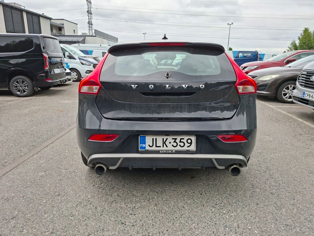 Volvo V40 2016 Musta