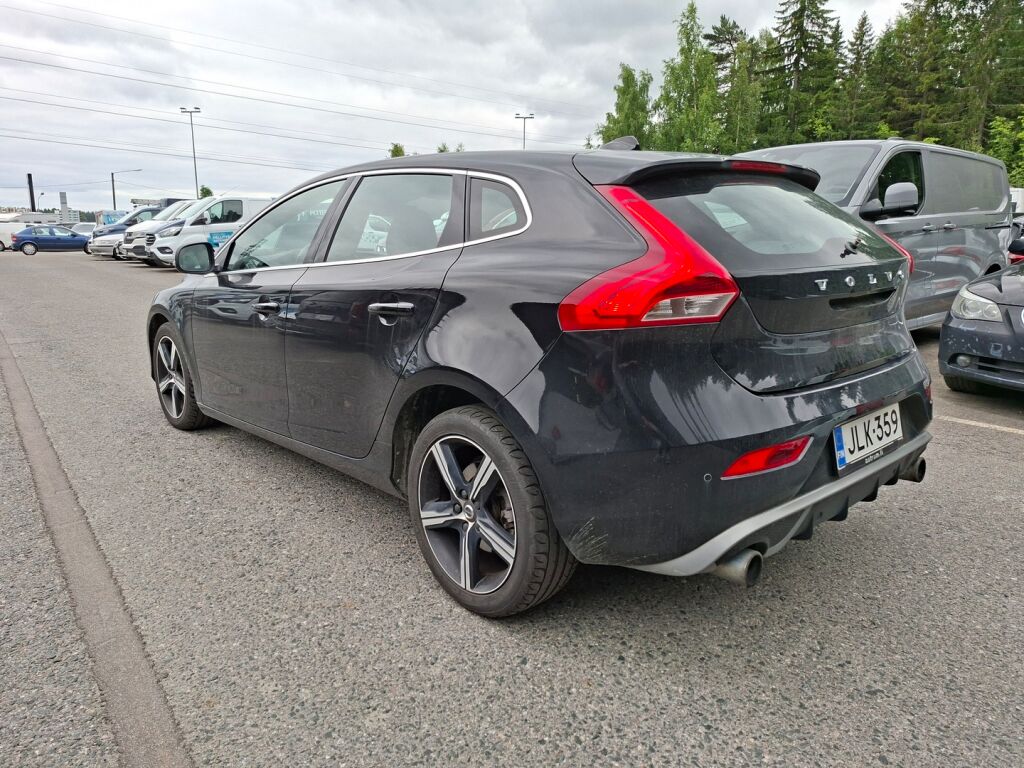 Volvo V40 2016 Musta