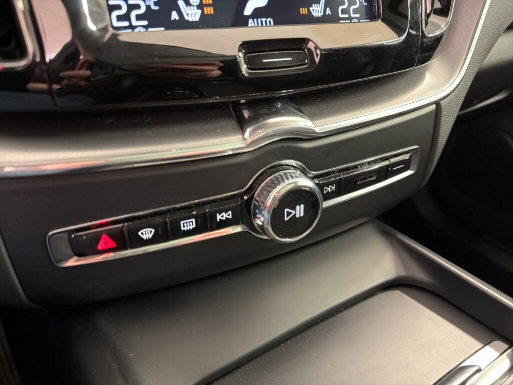 Volvo XC60 2020 Valkoinen