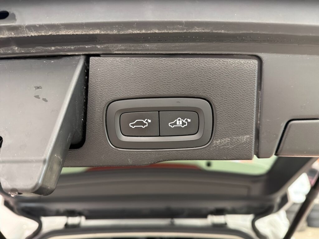 Volvo XC60 2020 Valkoinen