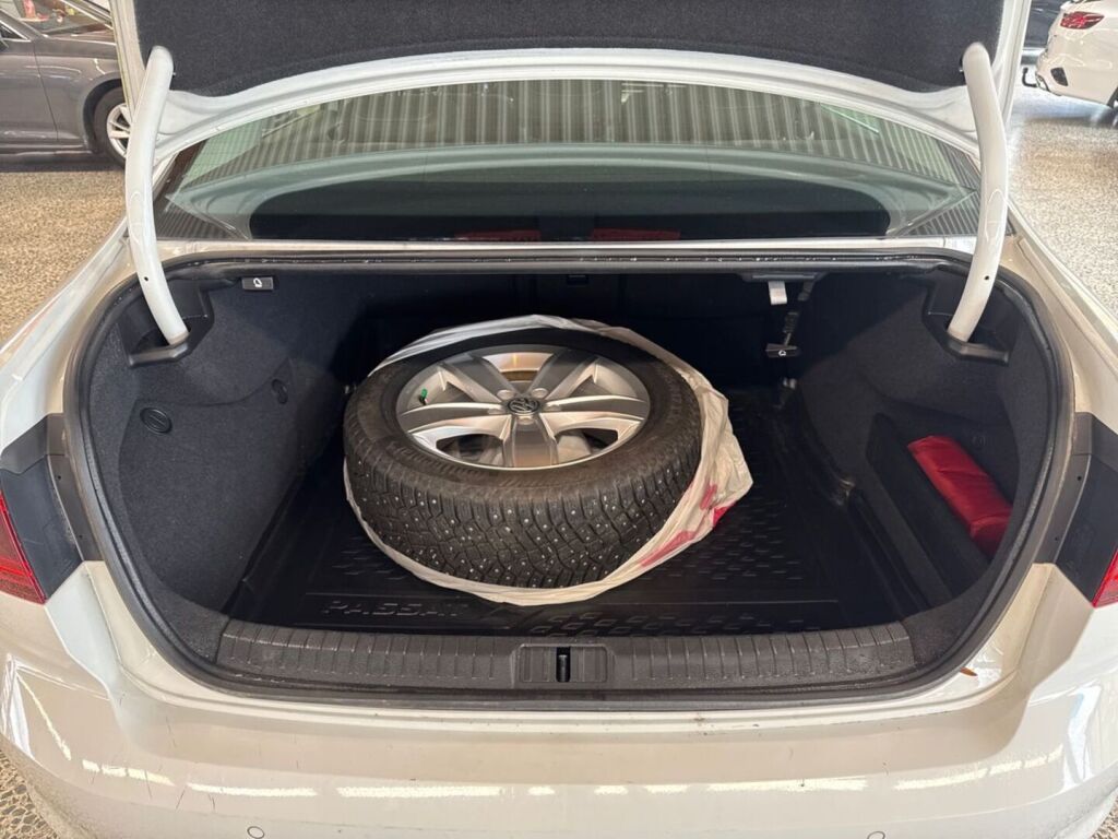 Volkswagen Passat 2020 Valkoinen