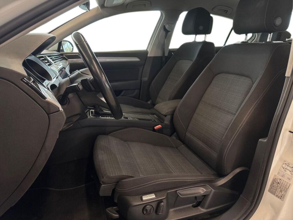 Volkswagen Passat 2020 Valkoinen